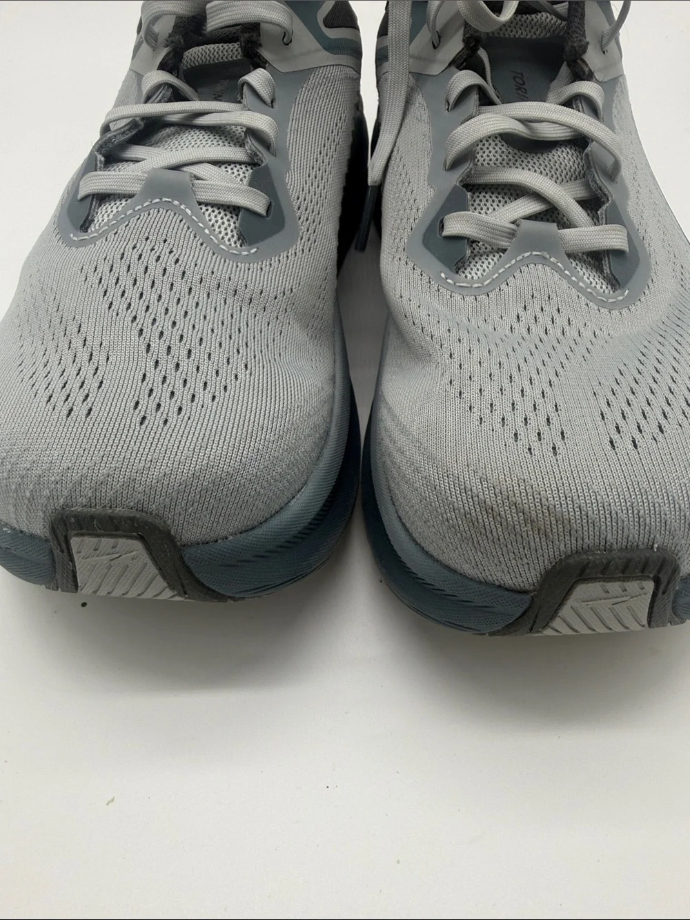 ALTRA men's torin 8 shoe in gray